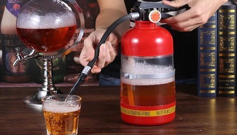 Feuerlöscher-Bierspender