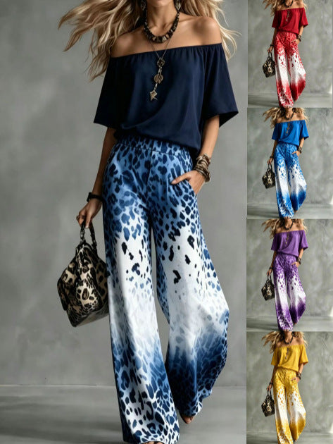 Set aus einem Top mit U-Ausschnitt und schulterfreiem Schnitt sowie einer weiten Hose mit Leopardenmuster und Ombré-Effekt