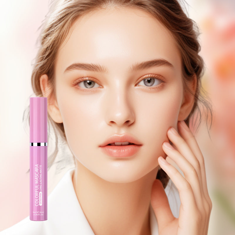 Lang anhaltende und farbenfrohe Wimperntusche