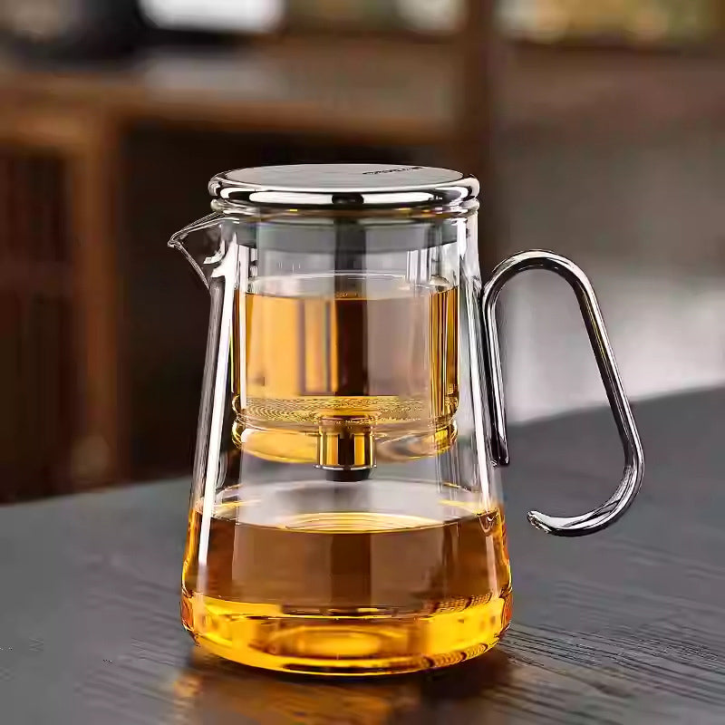 Glas-Teekanne mit magnetischer Wasserabscheidung