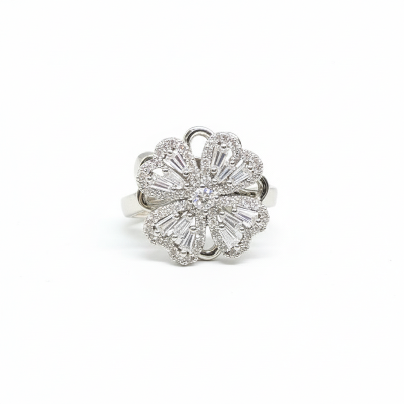 Glücksring mit drehendem vierblättrigem Kleeblatt