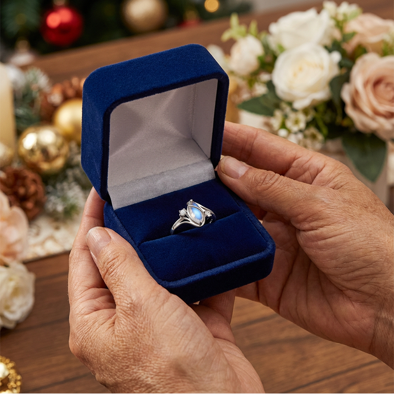 Geometrischer Ovalring mit Zirkonia-Akzenten