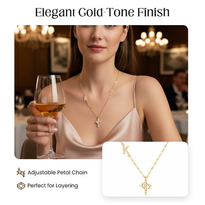 Zarte Blütenkette mit Initial-Anhänger