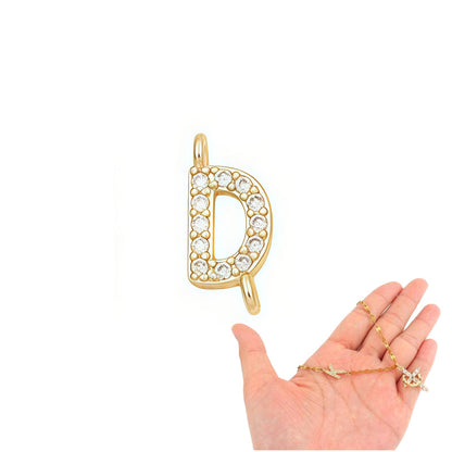 Zarte Blütenkette mit Initial-Anhänger