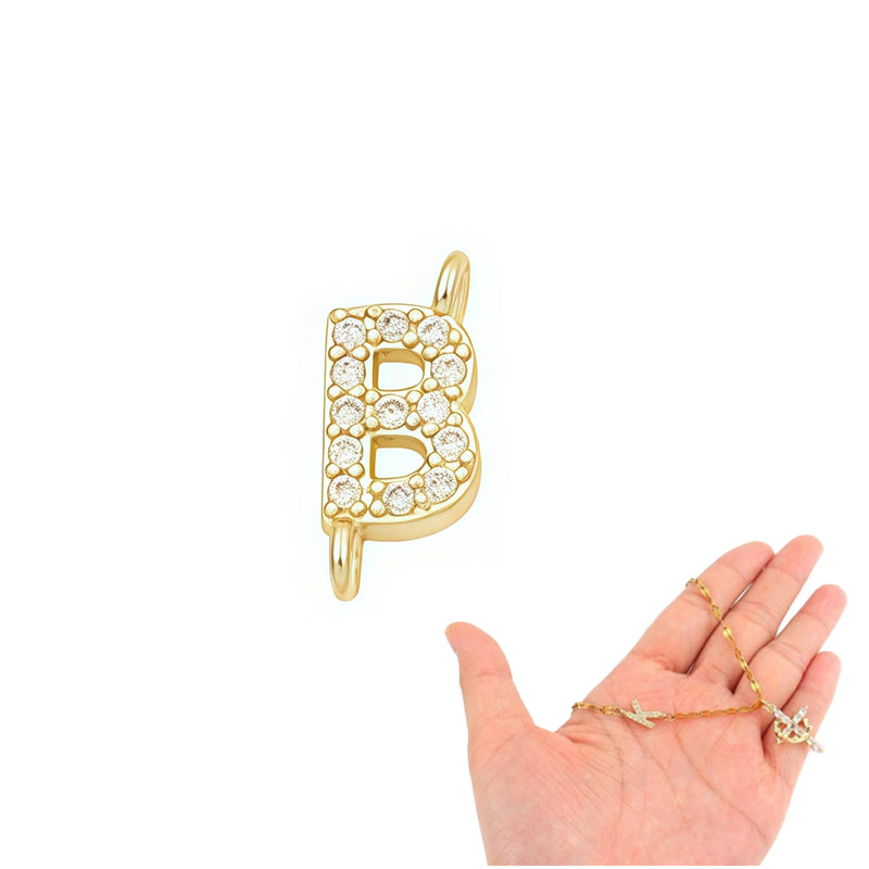 Zarte Blütenkette mit Initial-Anhänger