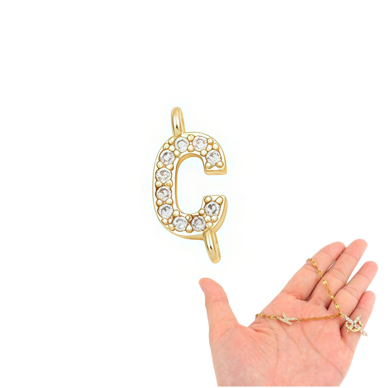 Zarte Blütenkette mit Initial-Anhänger