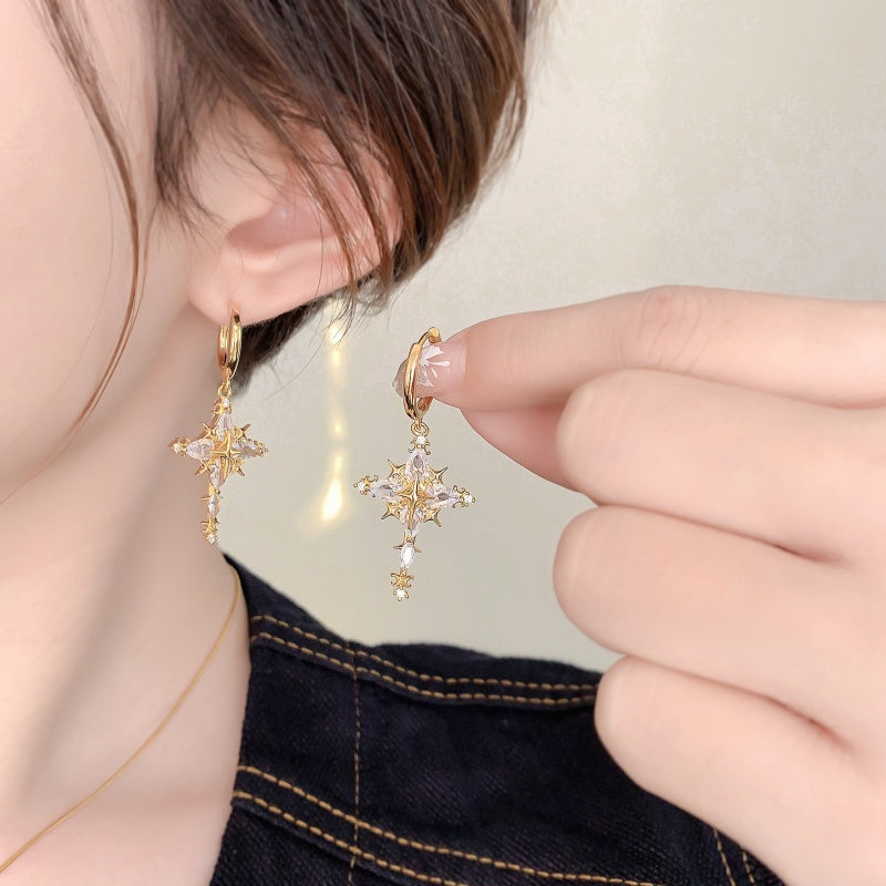 Funkelnde Kreuz-Anhänger-Ohrringe & Halskette