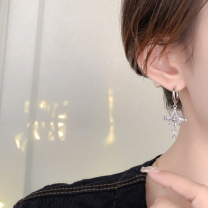 Funkelnde Kreuz-Anhänger-Ohrringe & Halskette