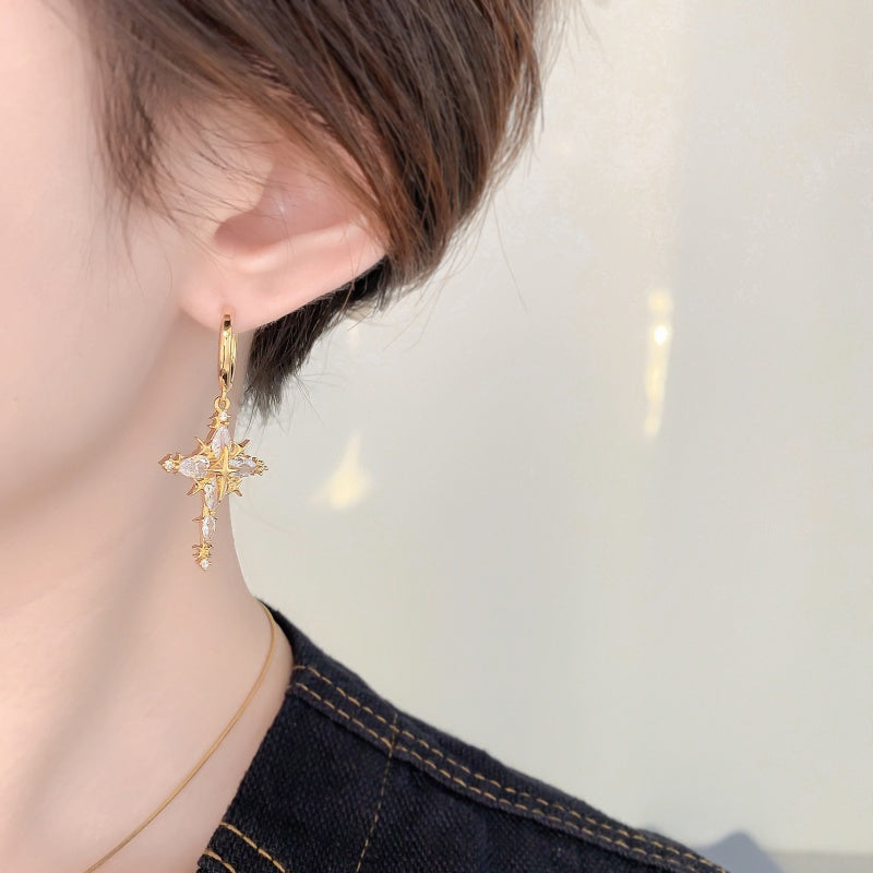 Funkelnde Kreuz-Anhänger-Ohrringe & Halskette