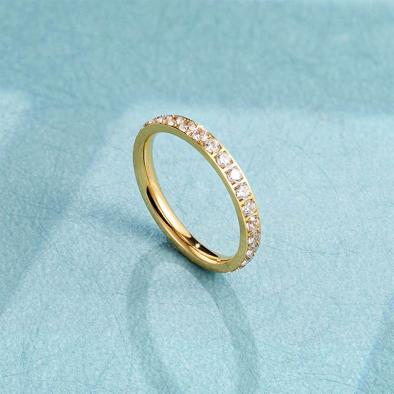 Minimalistischer, pavebesetzter Zirkonring für Frauen