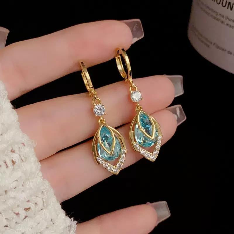 Himmelblaue Tropfen-Creolen mit Drop-Effekt – elegante Hänger für Damen💎✨