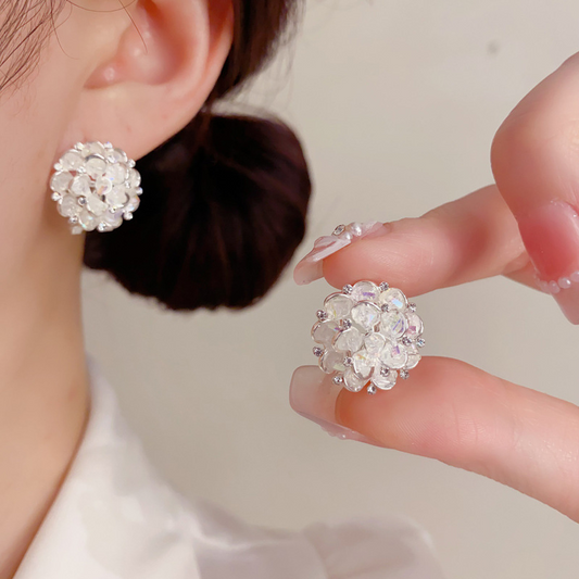🌸💎 50% RABATT! Elegante Funkelnde Blumen-Ohrstecker – Zirkonia-Besatz, nickelfrei & zeitlos – Perfekt für Hochzeit, Abend & Alltag ✨
