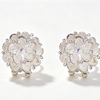 🌸💎 50% RABATT! Elegante Funkelnde Blumen-Ohrstecker – Zirkonia-Besatz, nickelfrei & zeitlos – Perfekt für Hochzeit, Abend & Alltag ✨