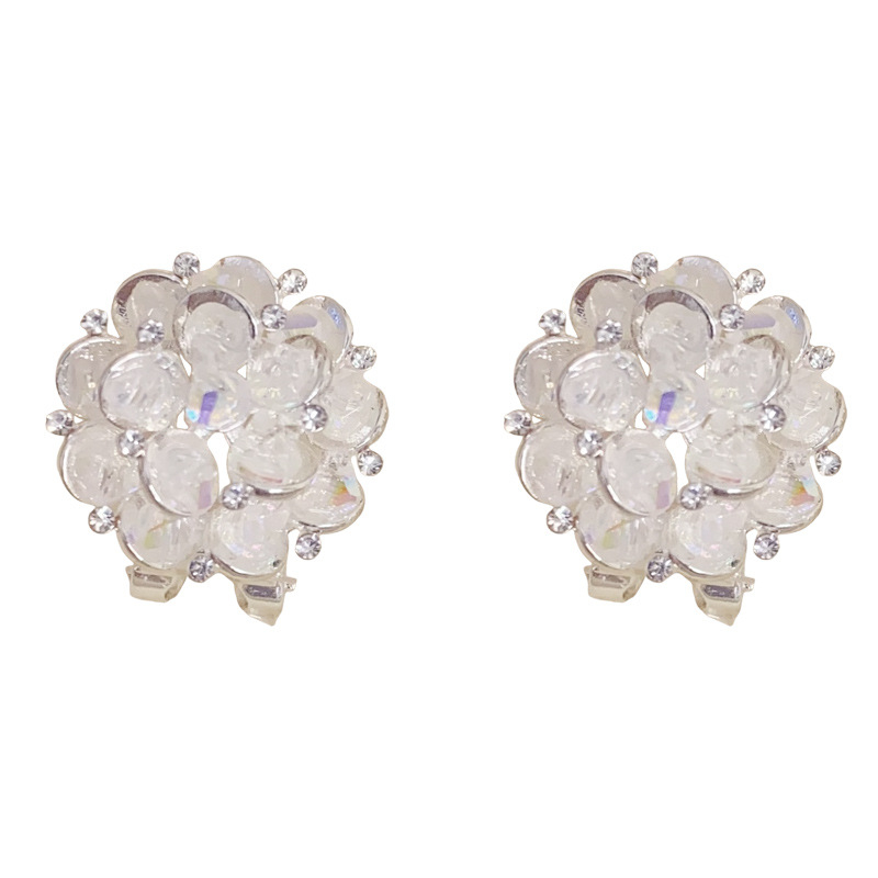 🌸💎 50% RABATT! Elegante Funkelnde Blumen-Ohrstecker – Zirkonia-Besatz, nickelfrei & zeitlos – Perfekt für Hochzeit, Abend & Alltag ✨