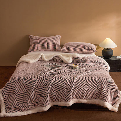 🛋️ Doppellagig verdickte Softdecke – kuschelige Tagesdecke für Sofa, Bett und unterwegs, extra warm mit edlem Fall und modernem Look ❄️➡️🔥