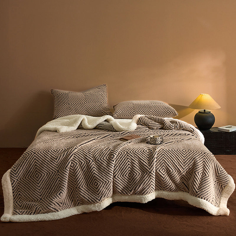 🛋️ Doppellagig verdickte Softdecke – kuschelige Tagesdecke für Sofa, Bett und unterwegs, extra warm mit edlem Fall und modernem Look ❄️➡️🔥