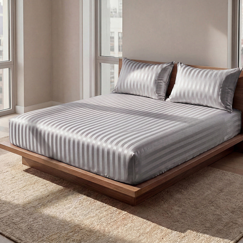 Seidig glänzendes gestreiftes Satin-Spannbettlaken-Set