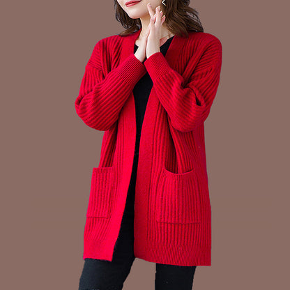 Einfache gestrickte lange Strickjacke für Damen