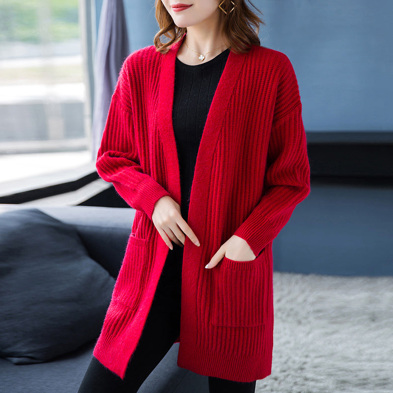 Einfache gestrickte lange Strickjacke für Damen