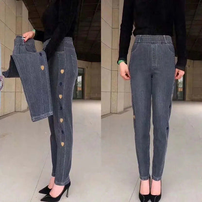 🔥Hot Sale🔥Hochelastische Damen Jeans mit Herzmuster und Stickerei